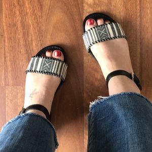 Report geo print sandals